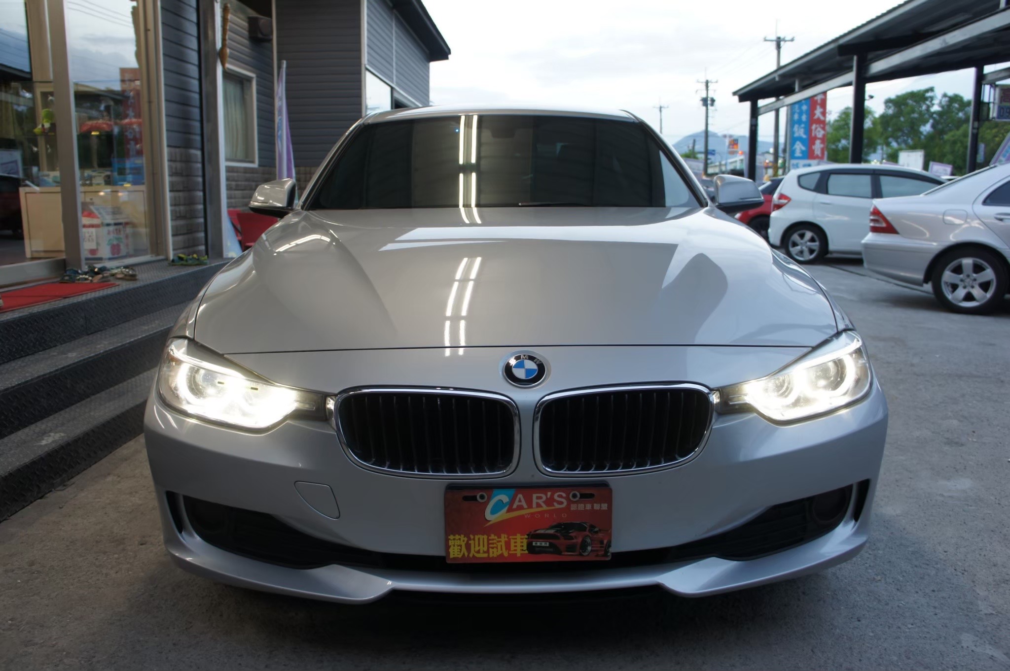 2014年BMW 316 漂亮一手車 里程少 總代理  第13張相片