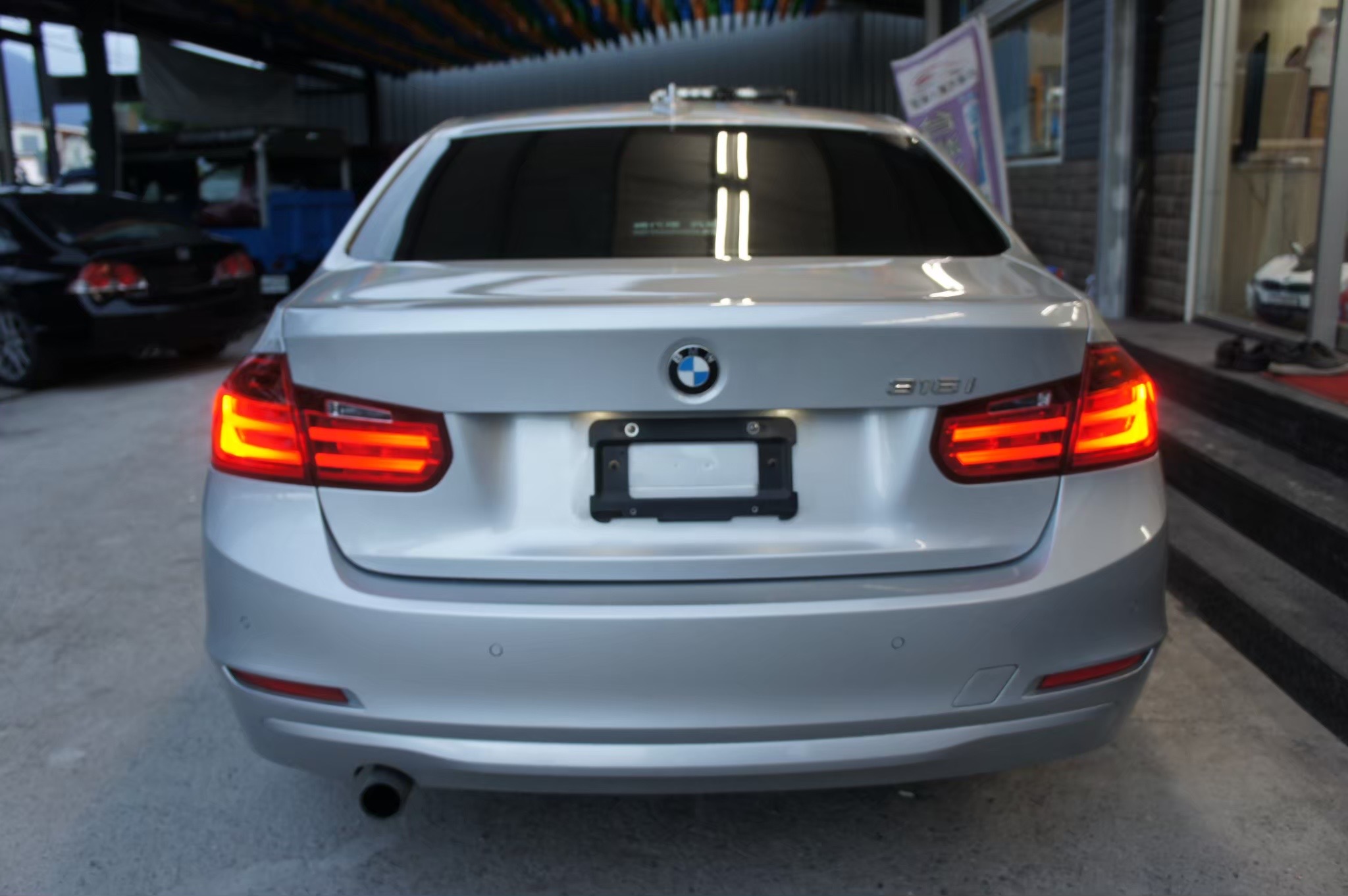 2014年BMW 316 漂亮一手車 里程少 總代理  第14張相片