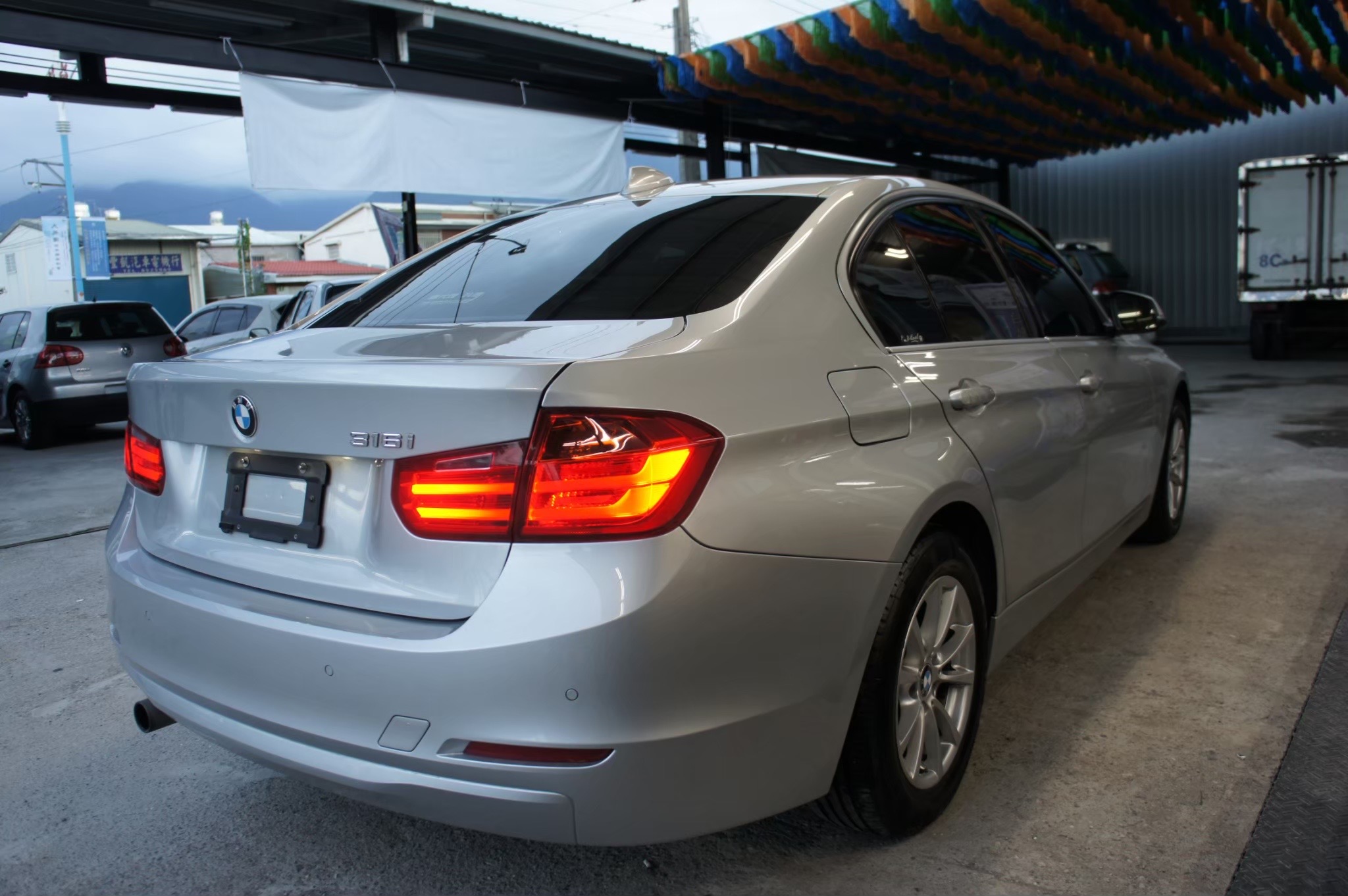 2014年BMW 316 漂亮一手車 里程少 總代理  第15張相片