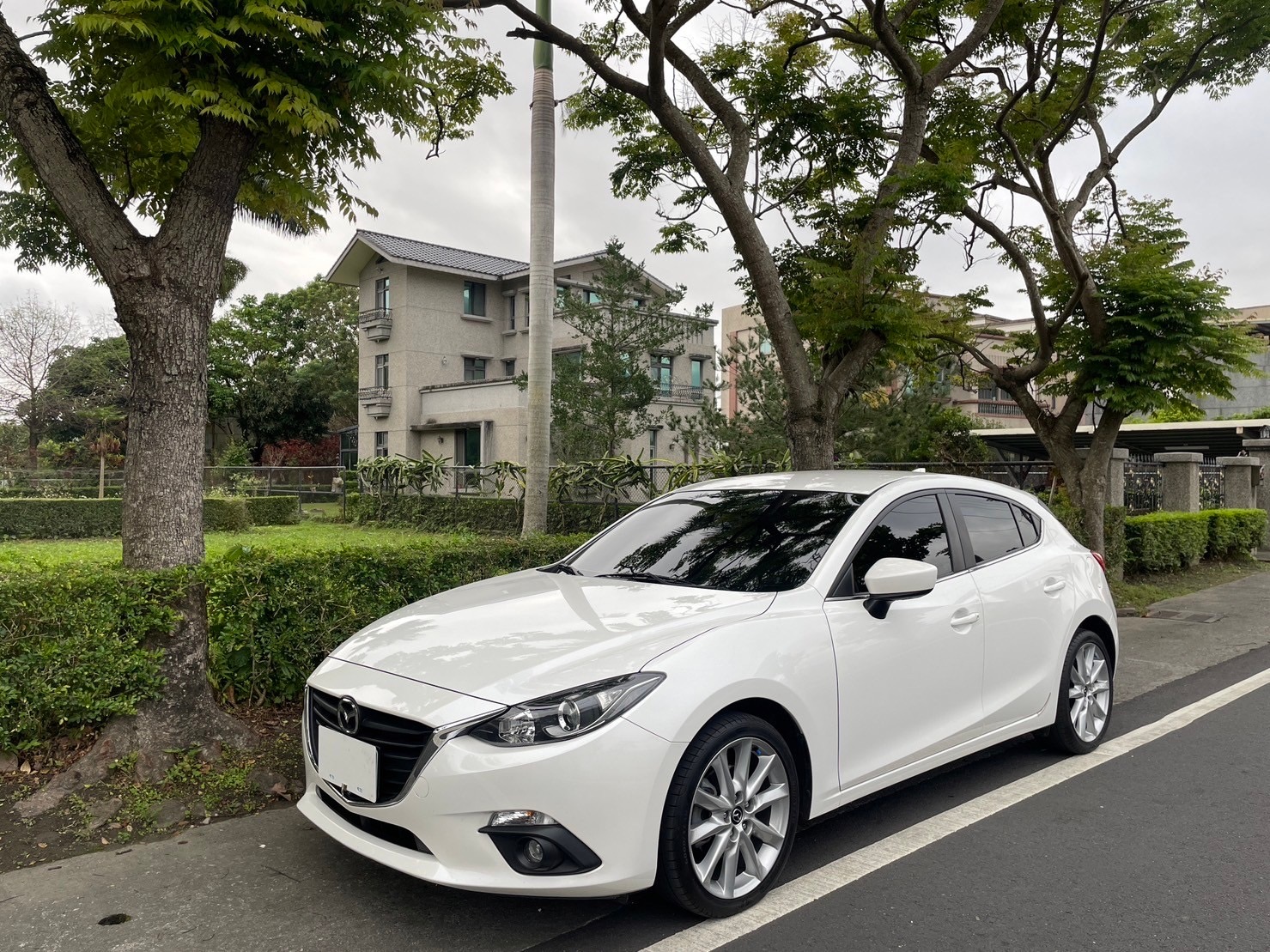 2016 MAZDA 2.0 馬三 5D 白色  第2張相片