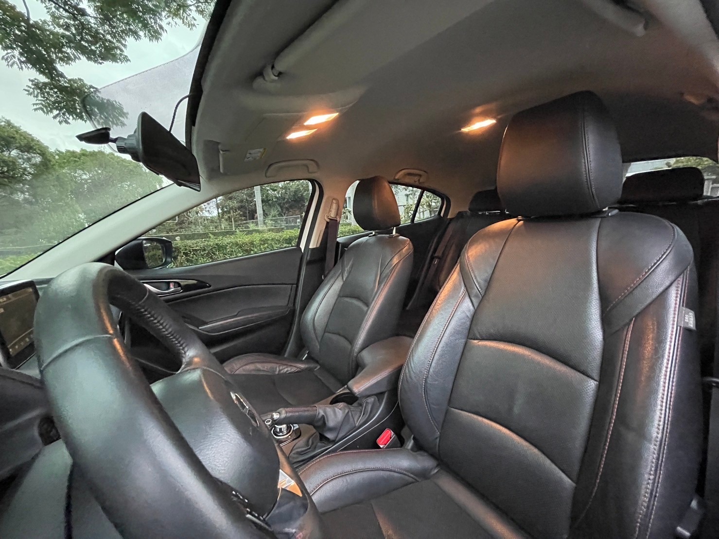 2016 MAZDA 2.0 馬三 5D 白色  第7張相片