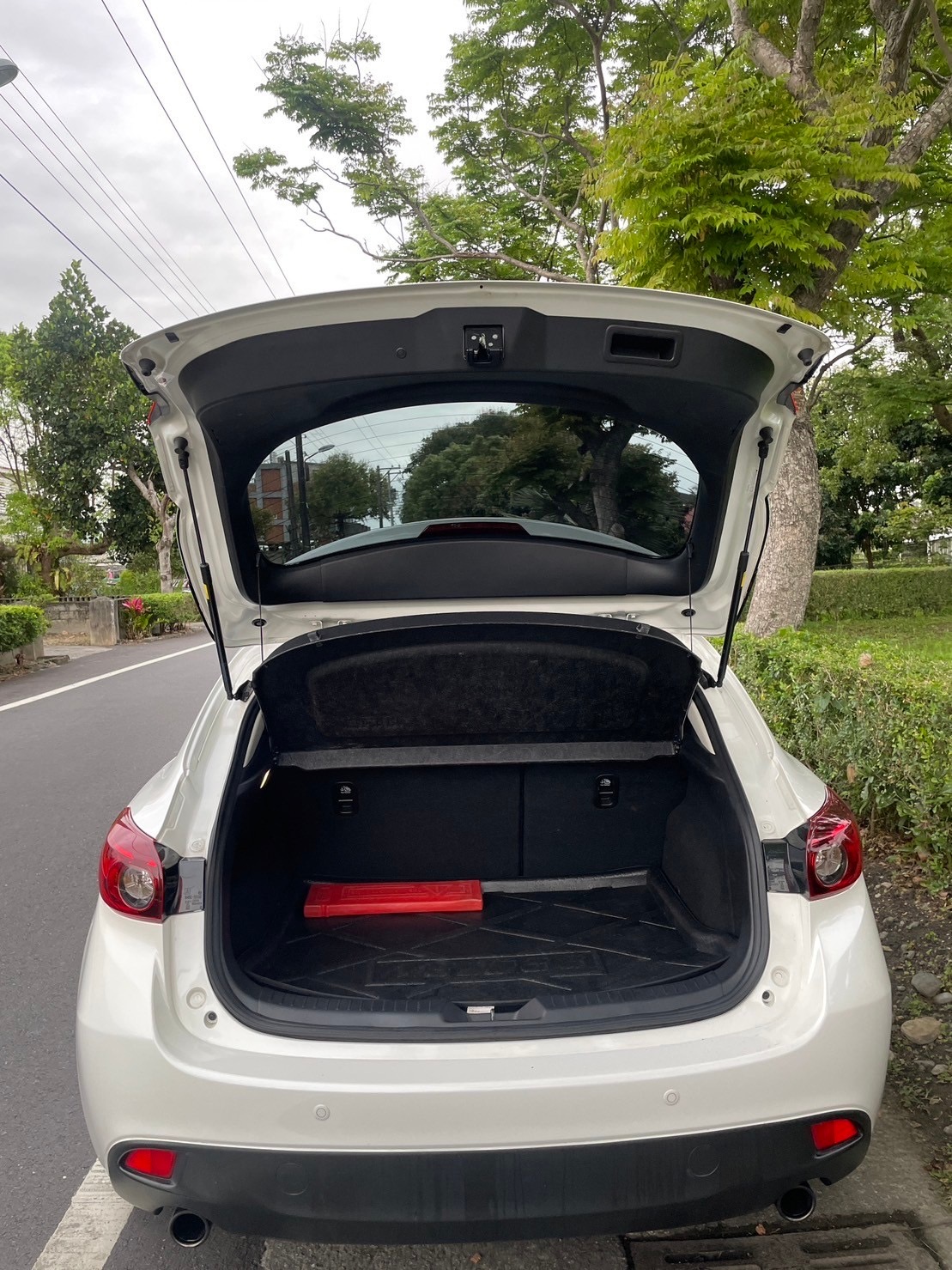 2016 MAZDA 2.0 馬三 5D 白色  第8張相片