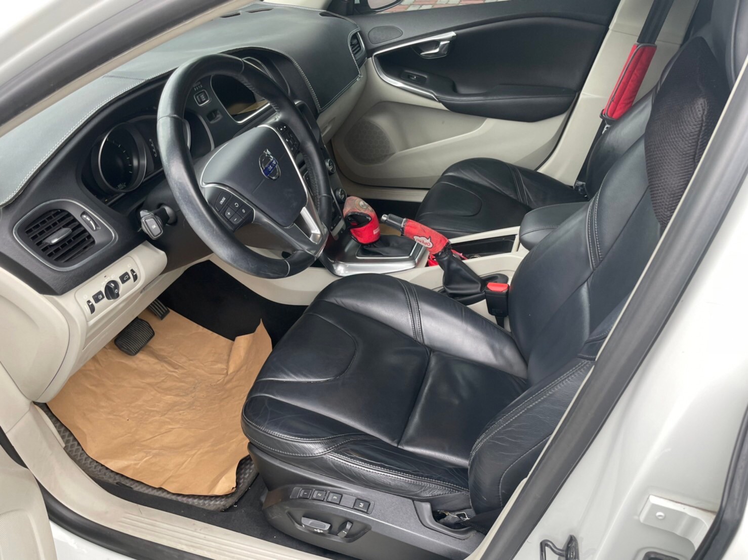 2013 VOLVO V40 僅跑10萬km   第4張相片