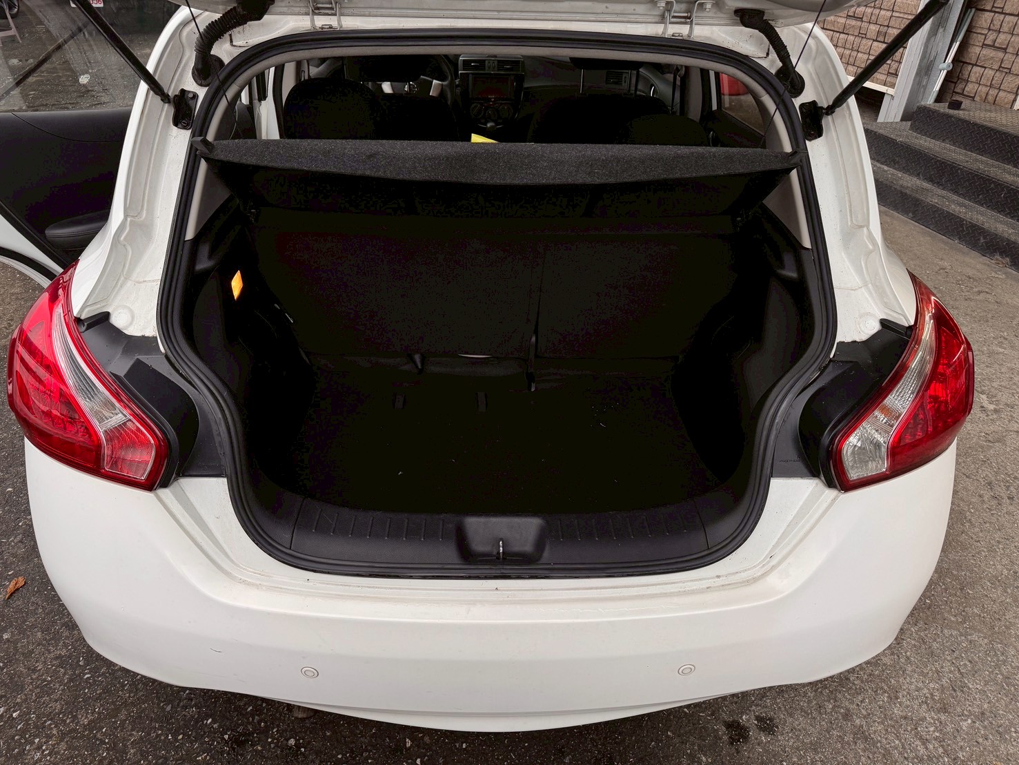 Nissan Big Tiida 1.6 傳奇版 2014  第4張相片