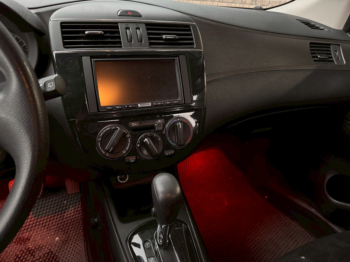 Nissan Big Tiida 1.6 傳奇版 2014  第7張相片