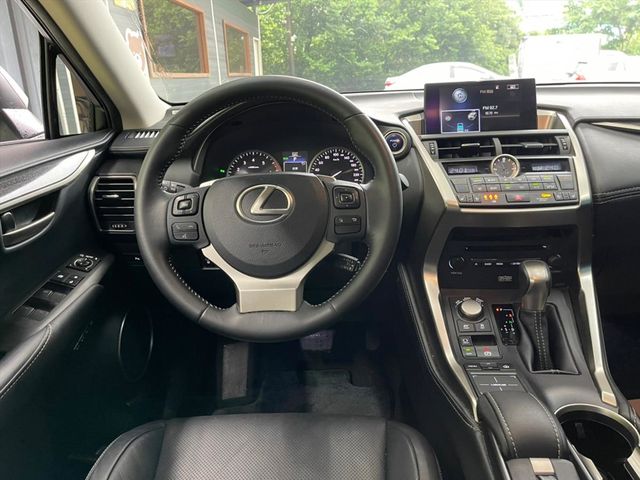 LEXUS NX300H  第8張相片