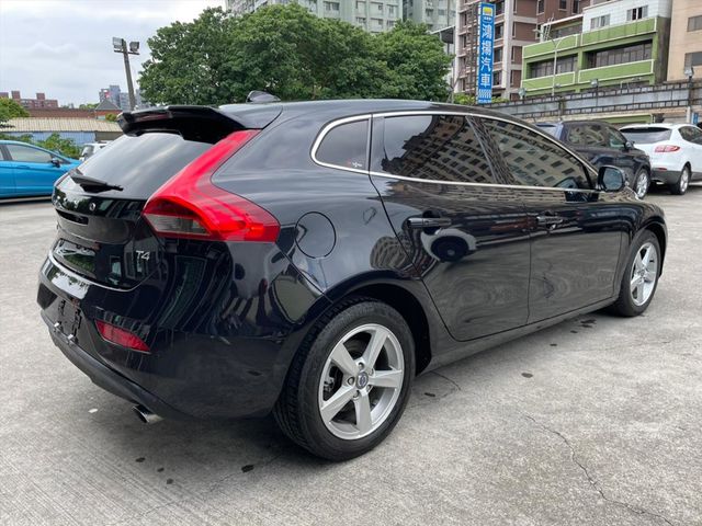 VOLVO V40  第3張相片