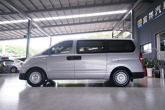 富祥汽車 柴油 八人座 倒車顯影 滑軌  第13張相片