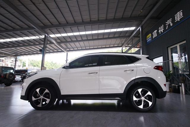富祥汽車 柴油 全景天窗  第9張相片