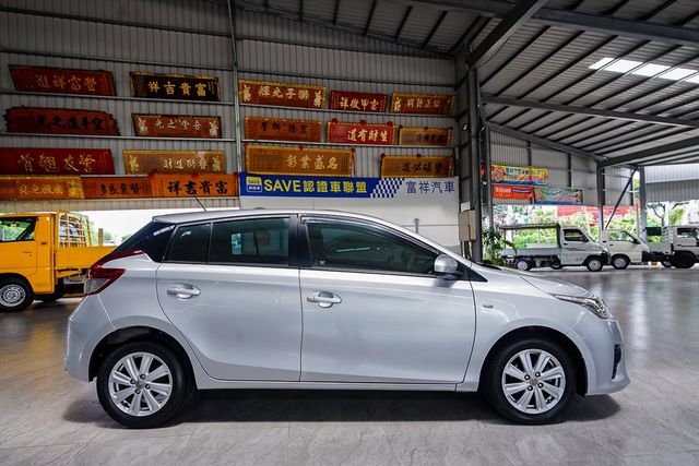富祥汽車 影音特式YARIS 僅跑五萬多  第4張相片