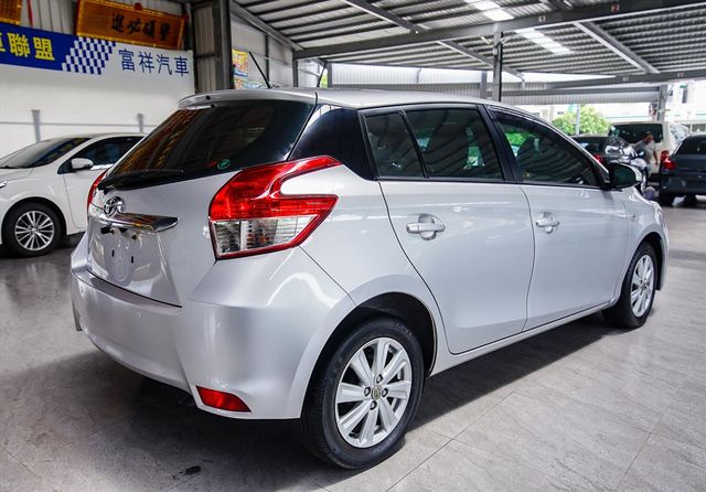 富祥汽車 影音特式YARIS 僅跑五萬多  第5張相片