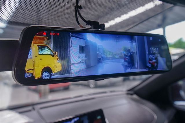 富祥汽車 影音特式YARIS 僅跑五萬多  第10張相片