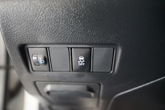富祥汽車 循跡防滑 胎壓偵測 感應頭燈  第4張相片