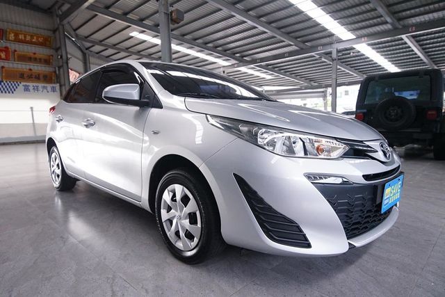 富祥汽車 原廠保固中 循跡防滑  第17張相片