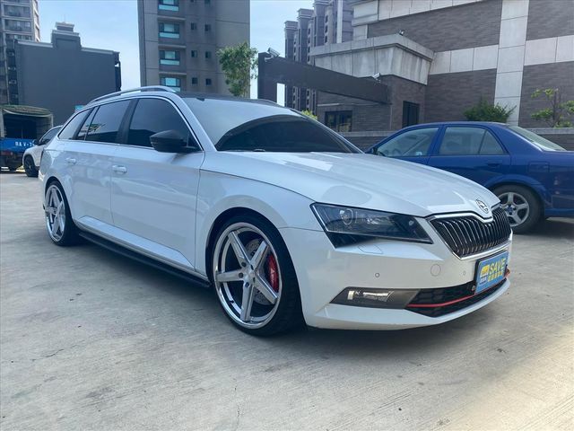 SKODA SUPERB  第2張相片