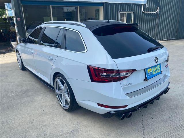 SKODA SUPERB  第4張相片