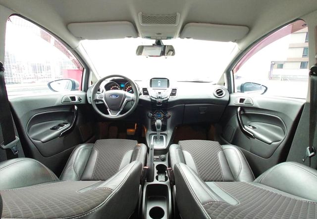 FORD FIESTA  第5張相片