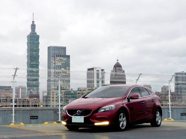 VOLVO V40  第1張相片