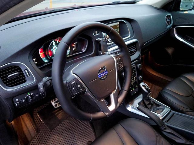 VOLVO V40  第3張相片