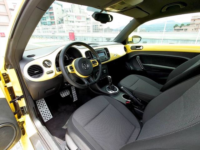 VOLKSWAGEN BEETLE  第4張相片