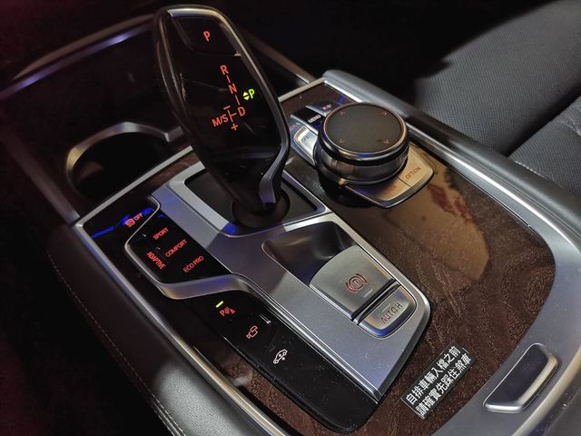16年 總代理 750Li Luxury  第6張相片