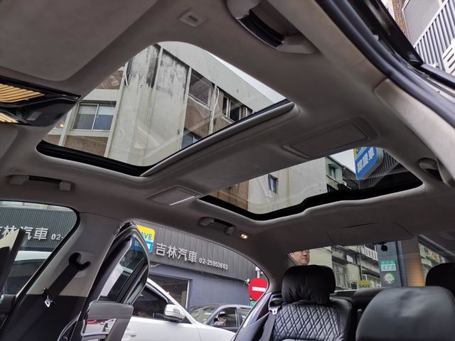 16年 總代理 750Li Luxury  第14張相片