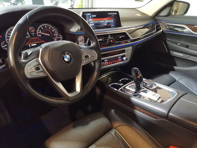 16年 總代理 750Li Luxury  第20張相片