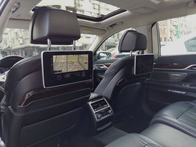 16年 總代理 750Li Luxury  第21張相片
