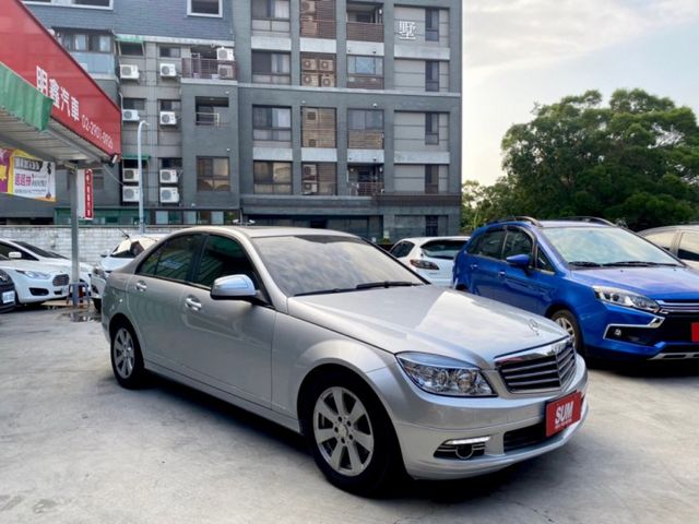 可視訊賞車。C200K。總代理，原廠保養。原版件，認證車。六安、循跡、定速。機械增壓，內裝、外觀漂亮，車況優！可全額貸款  第3張相片
