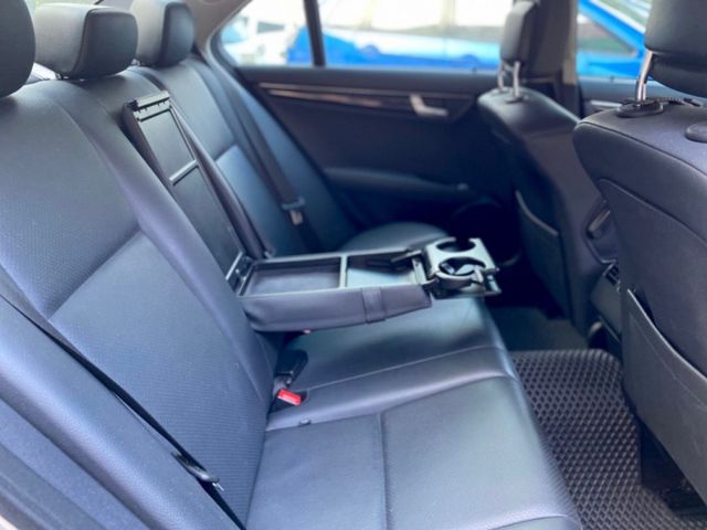 可視訊賞車。C200K。總代理，原廠保養。原版件，認證車。六安、循跡、定速。機械增壓，內裝、外觀漂亮，車況優！可全額貸款  第11張相片