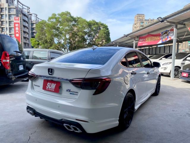 歡迎視訊賞車。內裝、外觀漂亮，認證車，車況優！旗艦型，IKEY、電動椅、天窗、方向盤換檔撥片、環景、HID頭燈。可全額貸  第4張相片