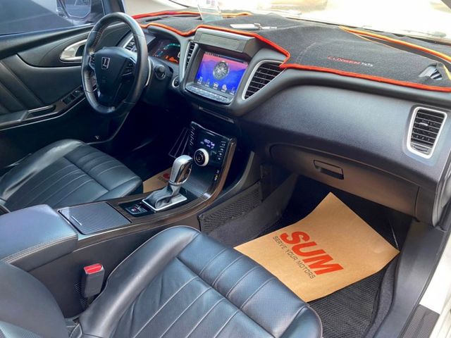 歡迎視訊賞車。內裝、外觀漂亮，認證車，車況優！旗艦型，IKEY、電動椅、天窗、方向盤換檔撥片、環景、HID頭燈。可全額貸  第9張相片