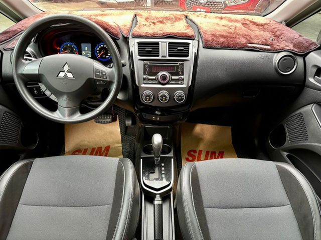 歡迎視訊賞車。原鈑件，認證車。後視鏡電動摺疊、定速、盲點偵測系統、恆溫空調。內裝、外觀漂亮。可全額貸款  第7張相片