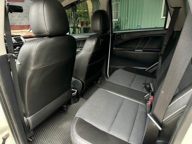 歡迎視訊賞車。原鈑件，認證車。後視鏡電動摺疊、定速、盲點偵測系統、恆溫空調。內裝、外觀漂亮。可全額貸款  第10張相片