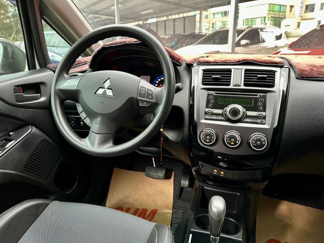 歡迎視訊賞車。原鈑件，認證車。後視鏡電動摺疊、定速、盲點偵測系統、恆溫空調。內裝、外觀漂亮。可全額貸款  第13張相片