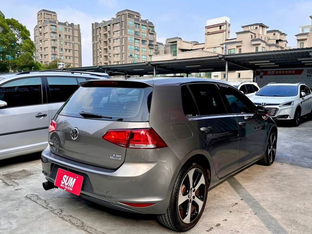 歡迎視訊賞車。七安、定速、胎壓偵測、循跡、倒車顯影、方向盤快控鍵。內裝、外觀漂亮，車況優！認證車！僅跑10萬，里程保證！  第4張相片