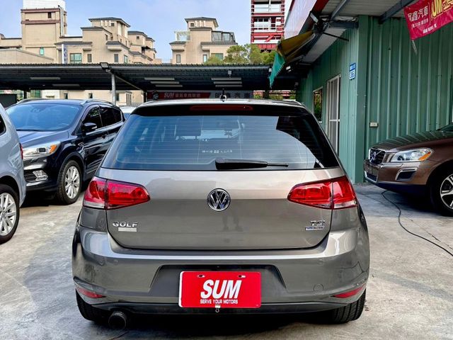 歡迎視訊賞車。七安、定速、胎壓偵測、循跡、倒車顯影、方向盤快控鍵。內裝、外觀漂亮，車況優！認證車！僅跑10萬，里程保證！  第5張相片