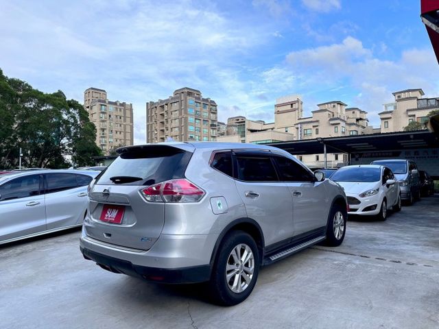 歡迎視訊賞車。雙區恆溫、循跡、斜坡起步輔助、胎壓偵測、倒車顯影。內裝、外觀漂亮，認證車，車況優！僅跑10萬，可全額貸款！  第4張相片