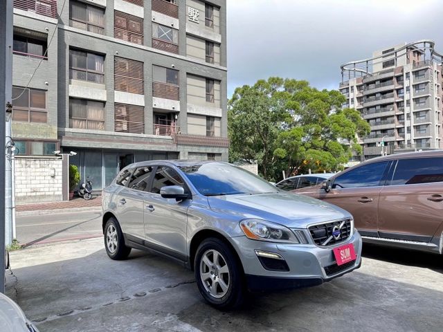 歡迎視訊賞車。T5旗艦型，ACC、八安、車道偏離警示、全景天窗、電尾門、盲點。僅跑9萬多，里程保證！內、外漂亮，認證車！  第3張相片