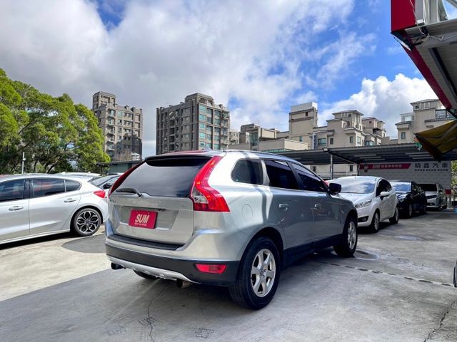 歡迎視訊賞車。T5旗艦型，ACC、八安、車道偏離警示、全景天窗、電尾門、盲點。僅跑9萬多，里程保證！內、外漂亮，認證車！  第4張相片
