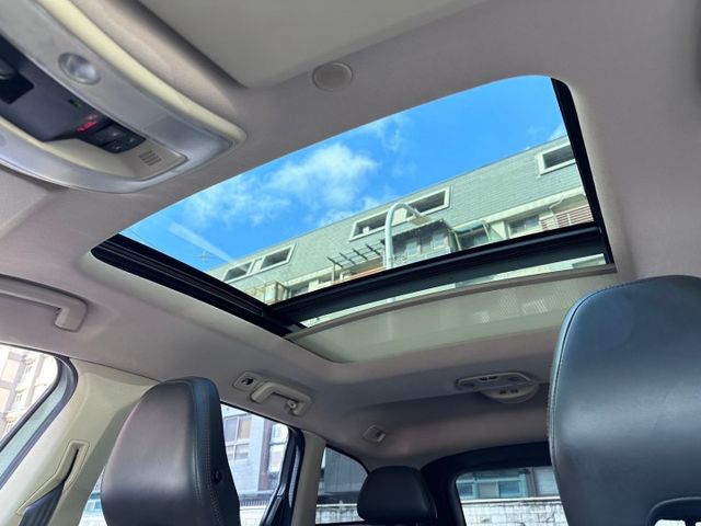 歡迎視訊賞車。T5旗艦型，ACC、八安、車道偏離警示、全景天窗、電尾門、盲點。僅跑9萬多，里程保證！內、外漂亮，認證車！  第15張相片