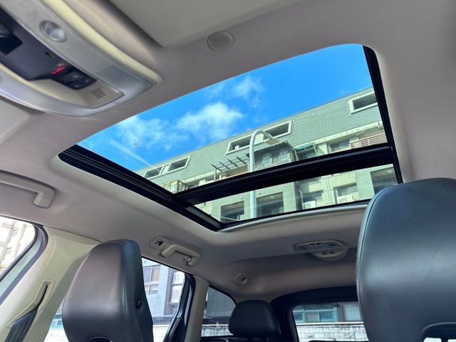 歡迎視訊賞車。T5旗艦型，ACC、八安、車道偏離警示、全景天窗、電尾門、盲點。僅跑9萬多，里程保證！內、外漂亮，認證車！  第16張相片