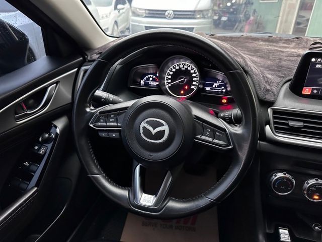 歡迎視訊賞車。小改款，IKEY、六安、定速、恆溫、螢幕、倒車顯影、前霧燈。內裝、外觀漂亮，車況優！實車實價，可全額貸款！  第13張相片