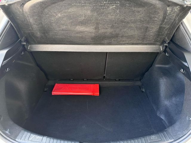 歡迎視訊賞車。代步車首選。經典型，循跡防滑、斜坡起步輔助、鋁圈、後視鏡方向指示燈、電動可摺後視鏡  第9張相片