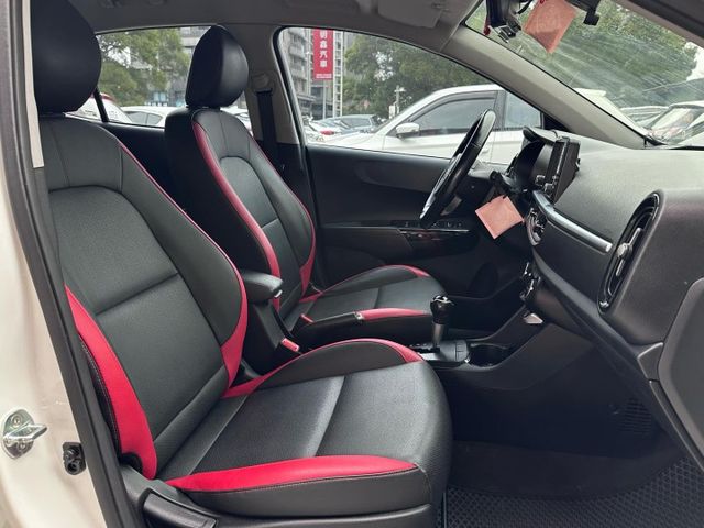 歡迎視訊賞車。GT-LINE ，IKEY，恆溫，定速，光感應自動頭燈，七具安全氣囊，認證車  第6張相片