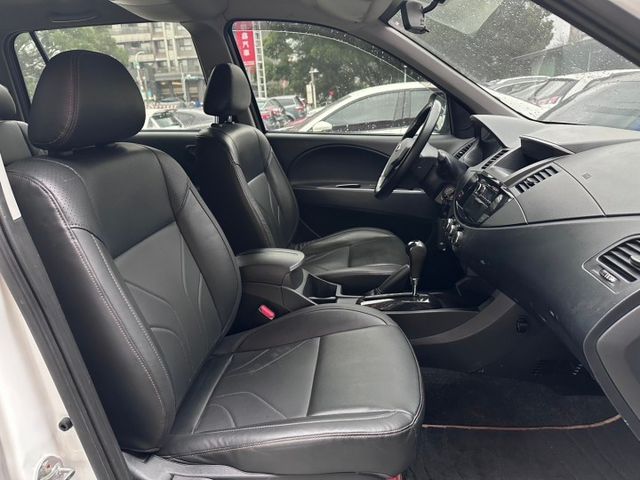 歡迎視訊賞車。原鈑件，認證車。精緻型，定速、後座出風口、鋁圈、胎壓偵測、電動折疊後視鏡、循跡防滑、光感應頭燈。可全額貸款  第8張相片