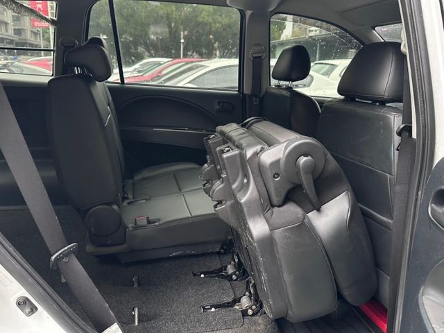 歡迎視訊賞車。原鈑件，認證車。精緻型，定速、後座出風口、鋁圈、胎壓偵測、電動折疊後視鏡、循跡防滑、光感應頭燈。可全額貸款  第10張相片