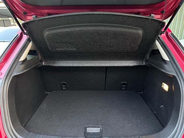 歡迎視訊賞車。柴油頂級版，IKEY、定速、倒車顯影、HUD、天窗、LED頭燈、感應頭燈、感應式雨刷。內、外漂亮，車況優！  第11張相片