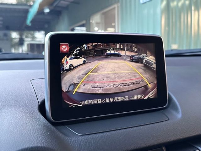歡迎視訊賞車。柴油頂級版，IKEY、定速、倒車顯影、HUD、天窗、LED頭燈、感應頭燈、感應式雨刷。內、外漂亮，車況優！  第13張相片