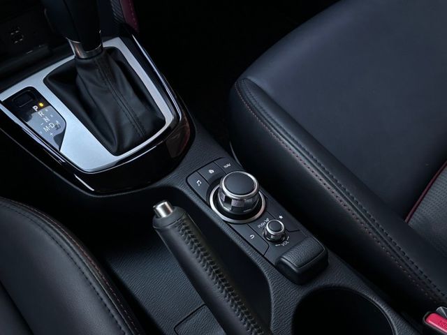 歡迎視訊賞車。柴油頂級版，IKEY、定速、倒車顯影、HUD、天窗、LED頭燈、感應頭燈、感應式雨刷。內、外漂亮，車況優！  第14張相片